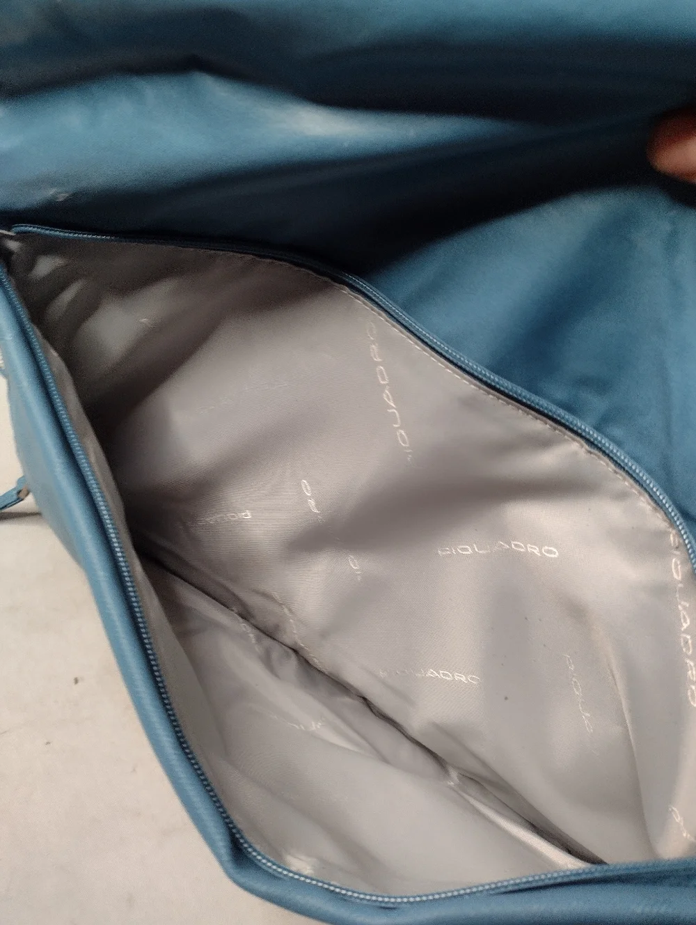Piquadro Blue Multi Pocket Commuter Messenger City Bag Laptop Z